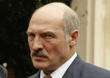 Лукашенко резко высказался о Зеленском-президенте: "Сколько можно над людьми издеваться"