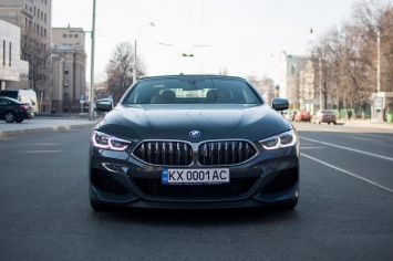 В Украине засняли новейшую BMW 8 с интересными номерами