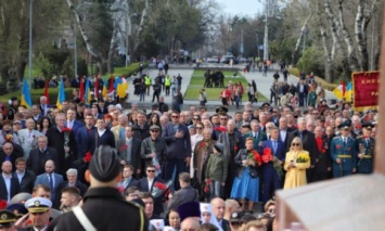 В Одессе правоохранители задержали двоих мужчин с георгиевскими лентами