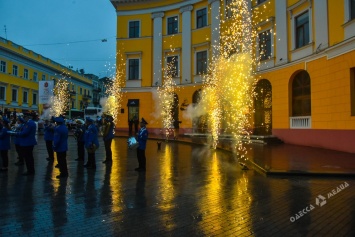 Под дождем и с фейерверками: как завершали фестиваль духовых оркестров в Одессе (фото, видео)