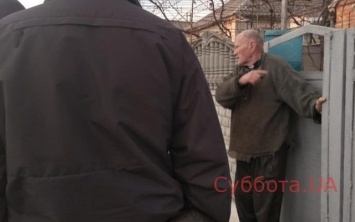 Бил и колол вилами: В Запорожской области мужчина жестоко издевался над своей собакой (ФОТО)