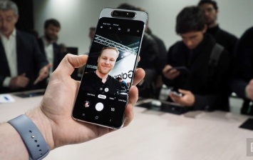 Samsung представила смартфон с уникальной камерой