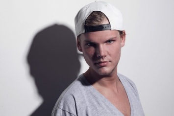 Фанатов Avicii покорила посмертная песня, выпущенная командой диджея (видео)