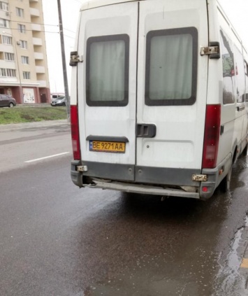 В Николаеве водитель маршрутки довел до слез бабушку, общаясь c ней матом