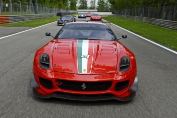 216 итальянских суперкаров: Все модели автомобилей Ferrari, выпущенные с 1947 года, показали в одном видео