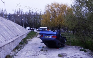 В Новороссийске любительское "дрифт-шоу" закончилось опрокидыванием автомобиля
