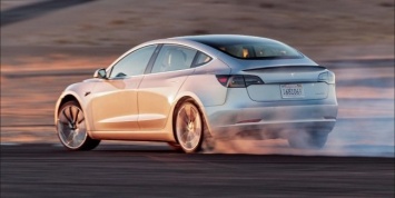 Tesla Model 3 впервые была испытана на Нюрбургринге