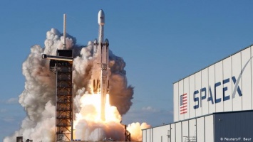 SpaceX совершила первый коммерческий запуск ракеты Falcon Heavy