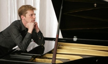 Музыкант из Каменского даст концерт фортепианной музыки