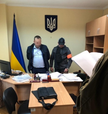 В Киеве СБУ задержала на взятке подполковника полиции