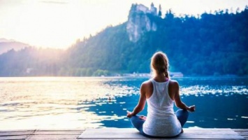 Болезнь Паркинсона можно облегчить, практикуя йогу с медитацией Mindfulness