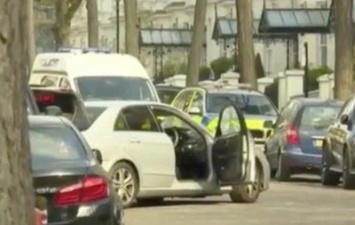 В Лондоне мужчина протаранил машину посла Украины