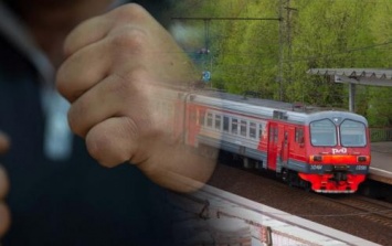 «Закрыл наедине с психом»: В Москве машинист РЖД заблокировал в вагоне паникующих пассажиров - сеть