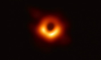 Сфотографированной впервые в истории черной дыре дали имя из гавайской мифологии
