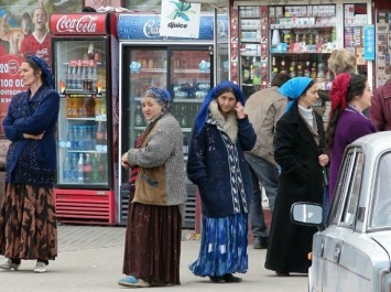 Две цыганки на территории больницы выманили у продавщицы магазина 3000 грн
