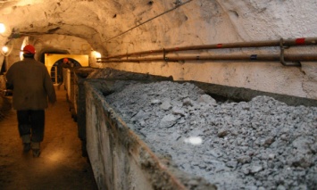 На шахте в Донецкой обл. произошел обвал, один горняк погиб, еще двое получили тяжелые травмы