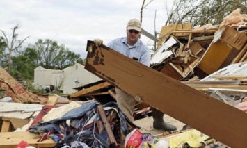 Из-за сильных штормов на юге США погибли более десятка человек