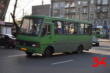 Жители Днепра требуют заменить маршрутки №34 и №106 на большие автобусы
