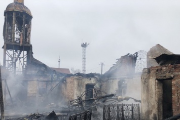 В Харьковской области дотла сгорел храм: уничтожены книги, иконы и ценности (фото, видео)
