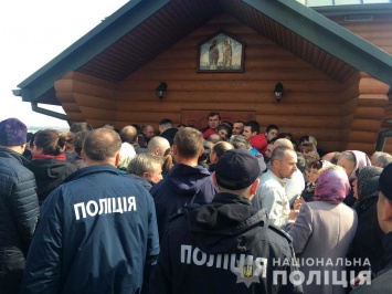В Ровенской области подрались прихожане ПЦУ и УПЦ МП, полиция устанавливает обстоятельства религиозного конфликта