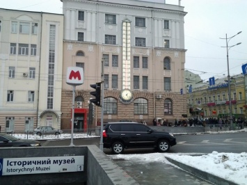 В центре Харькова около выхода метро прохожие обнаружили мертвого мужчину