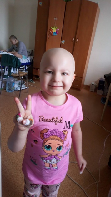 Четырехлетняя малышка из Павлограда борется с лейкозом в Днепре
