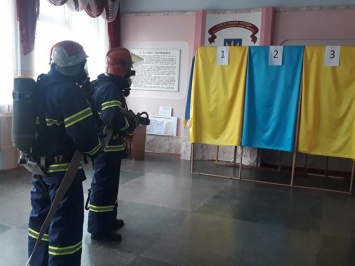 В Николаеве спасатели тушат «пожары» на избирательных участках