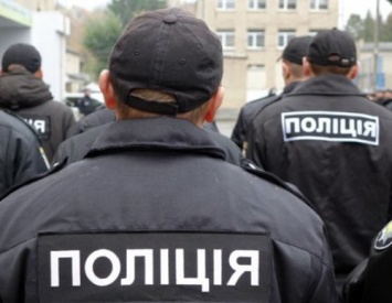 Мелитопольская полиция бьет горожан, блокирующих грузовики с порошенковской агитацией