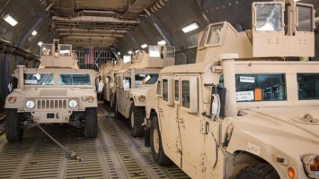 В одесском порту разгрузили 35 американских Hummer для украинской армии
