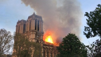Пожар в соборе Парижской Богоматери (ОНЛАЙН)