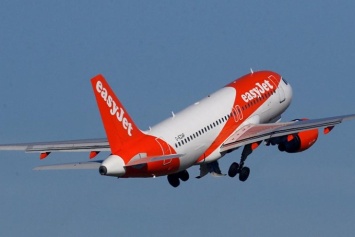Пилоты авиалайнера в Португалии улетели без пассажиров
