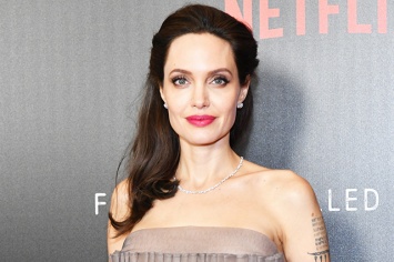 Больше не Питт! Анджелина Джоли официально избавилась от двойной фамилии