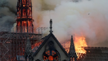 Пожар в соборе Парижской Богоматери удалось потушить