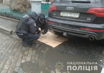 На Пушкинской искали взрывчатку под Audi
