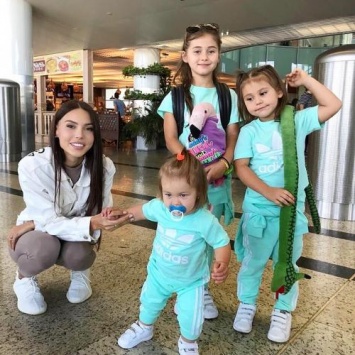 «Скушай гусеничку»: Самойлова потешается над собственными детьми - Фанаты