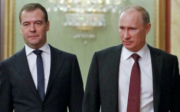 СМИ выяснили, почему Путин до сих пор не избавился от Медведева