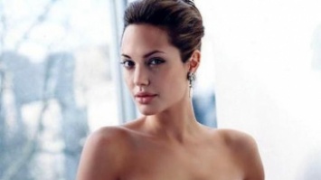 Анджелина Джоли сменила фамилию