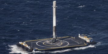SpaceX потеряла в океане ступень Falcon Heavy