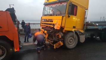 В Николаеве из-за ДТП на Варваровском мосту образовалась огромная пробка, - ФОТО, ВИДЕО