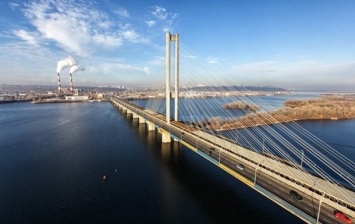 Киевских водителей предупредили о затрудненном движении на Южном мосту