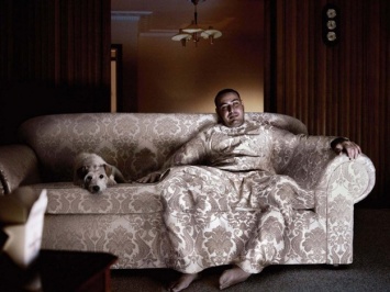 СБУшники навестили одесского диванного эксперта: убранство его квартиры рассмешило всех