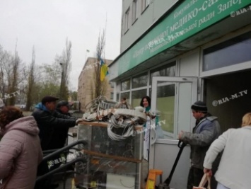 В Мелитопольскую больницу завезли гуманитарное медоборудование (фото)