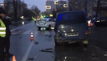 В Киеве пьяный иностранец на BMW протаранил пять авто