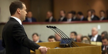 "Люди живут так, как не должны": Медведев рассказал депутатам о проблемах россиян