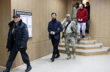 В Москве еще четырем военнопленным морякам продлили арест