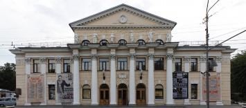 В Днепровском театре драмы и комедии обещают показать жизнь "за кулисами"