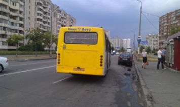 В Киеве водитель маршрутки из-за 100 гривен выгнал из салона женщину с ребенком