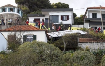 На Мадейре перевернулся автобус с туристами, погибли 28 человек