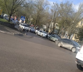 В Николаеве столкнулись четыре авто, пропуская выбежавшего на дорогу пешехода