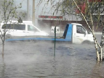 Когда включат: 14 домов остались без воды из-за потопа на Киевской